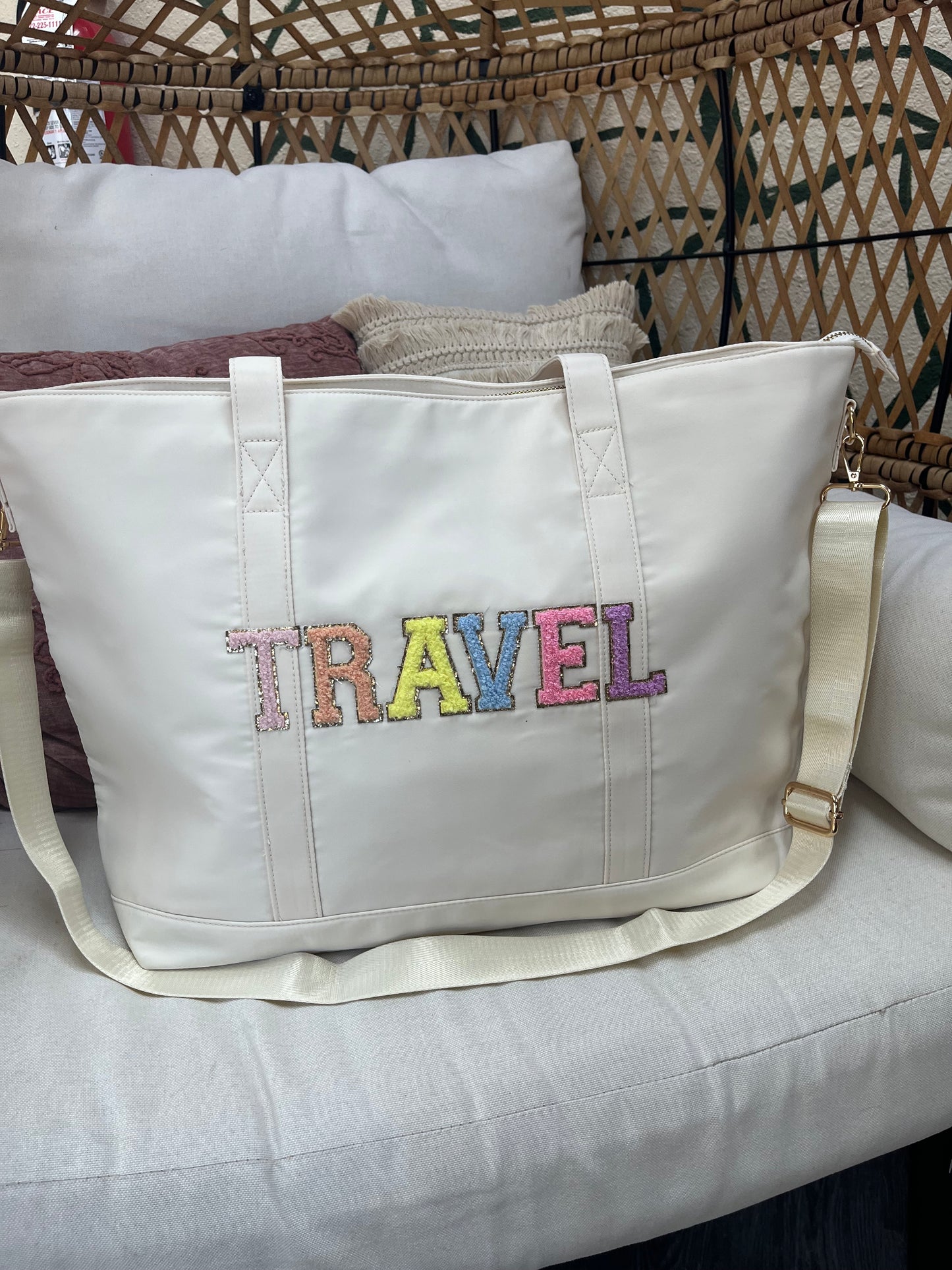 TRAVEL TOTE